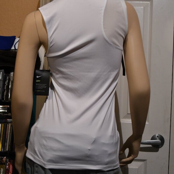 Women's Nike Dry Pull over tight Fit white Tank top new with tags XS-Small - Picture 7 of 9